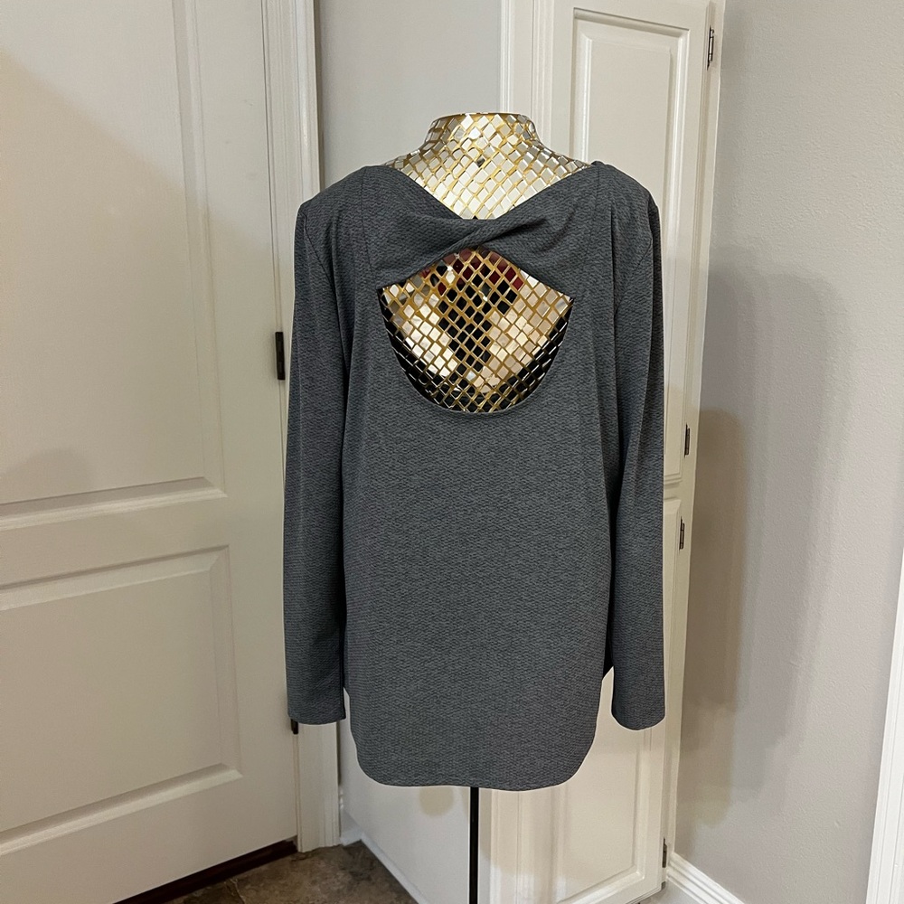 EUC Athleta Charcoal Long Sleeve Athletic Top with Back Cutout
